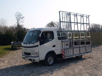 13-flatbedtruck-glassrack.jpg